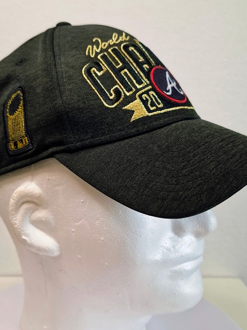 New Era Braves Black 9FORTY Interior Logo Baseball Cap - Picture 8 of 8